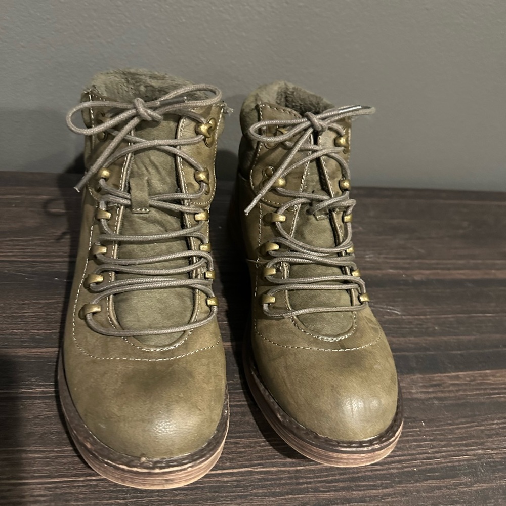 Sugar - Army green lace up boot